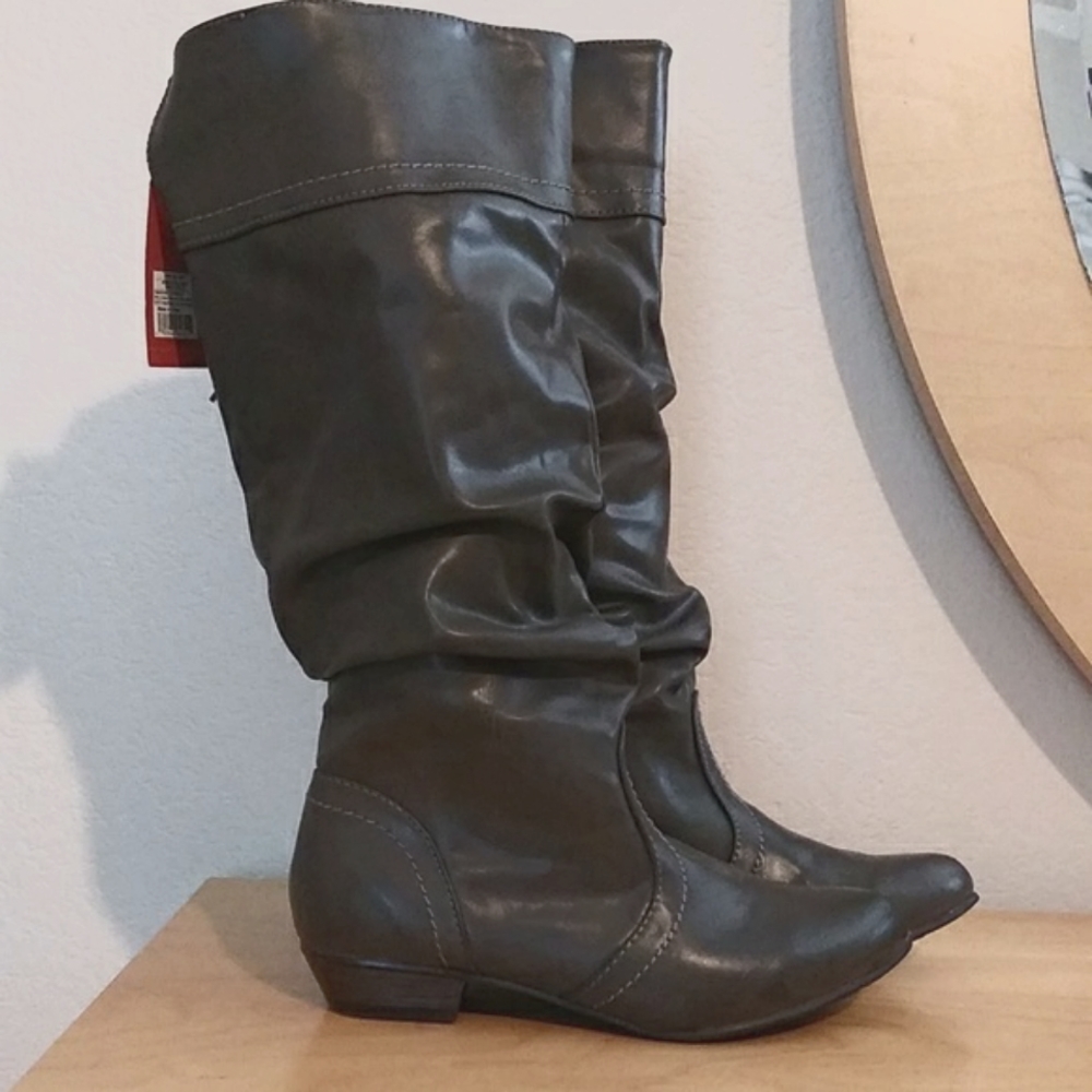 Mossimo boots grey size 6